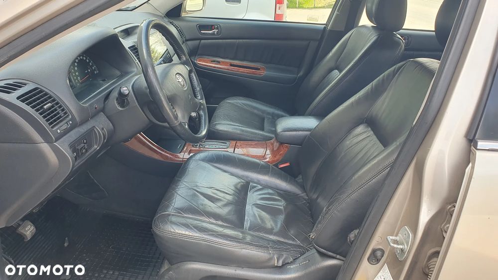 Toyota Camry 3.0 V6 - 9