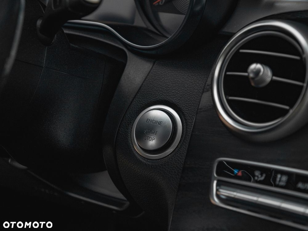 Mercedes-Benz Klasa C 250 9G-TRONIC - 36