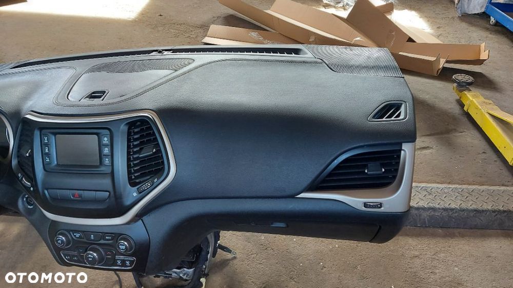 Jeep Cherokee deska rozdzielcza - 3