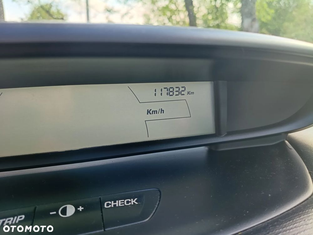 Citroën C4 1.6 HDi VTR Pack - 11