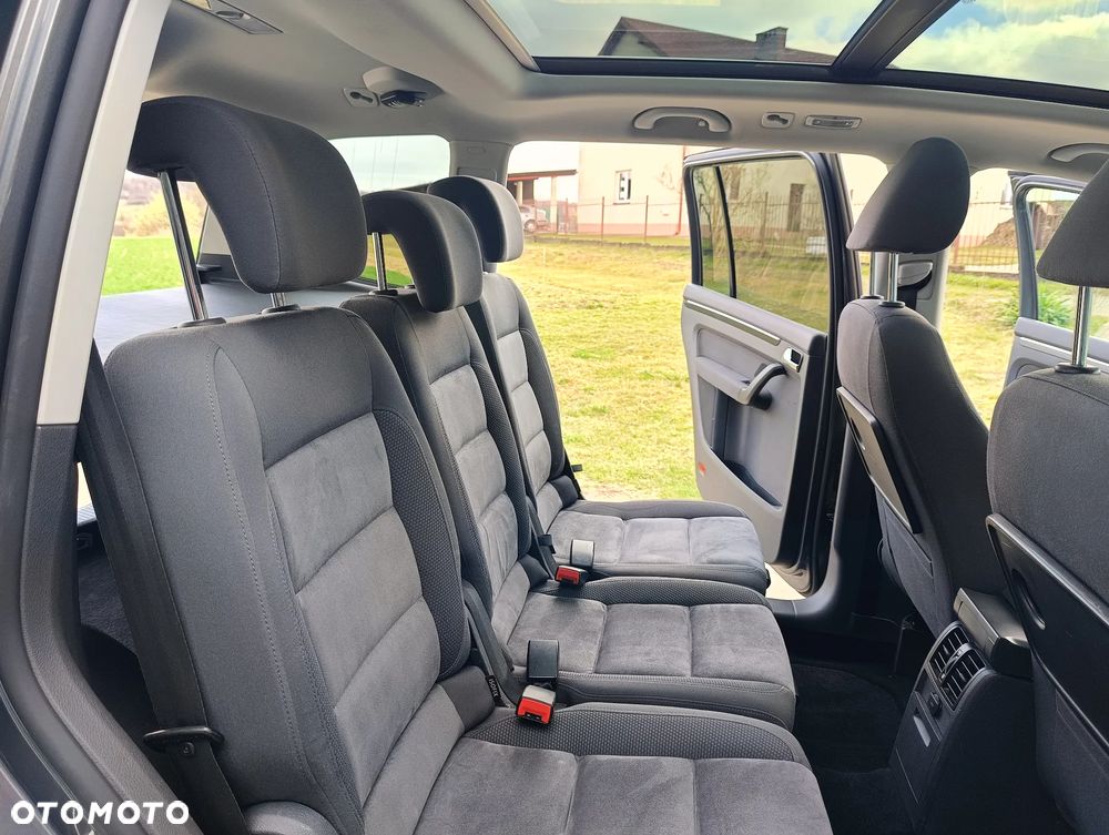 Volkswagen Touran 2.0 TDI DPF BlueMotion Technology Highline - 33