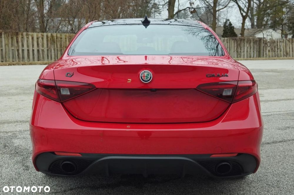 Alfa Romeo Giulia 2.0 Turbo 16V AT8-Q4 Ti - 9