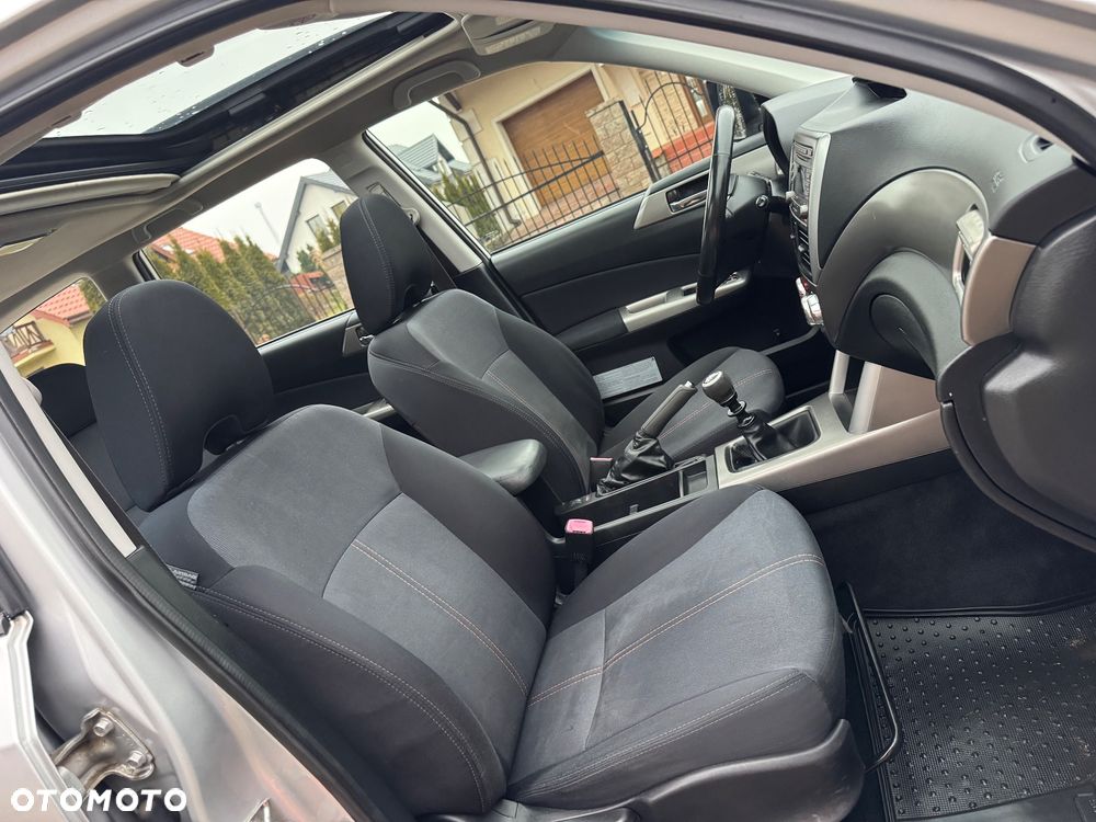 Subaru Forester 2.0D Exclusive - 36