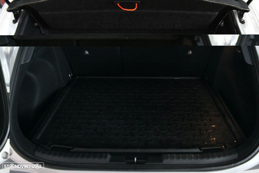 Toyota Corolla 2.0 Hybrid Square Collection - 28