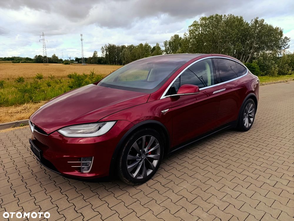 Tesla Model X - 38