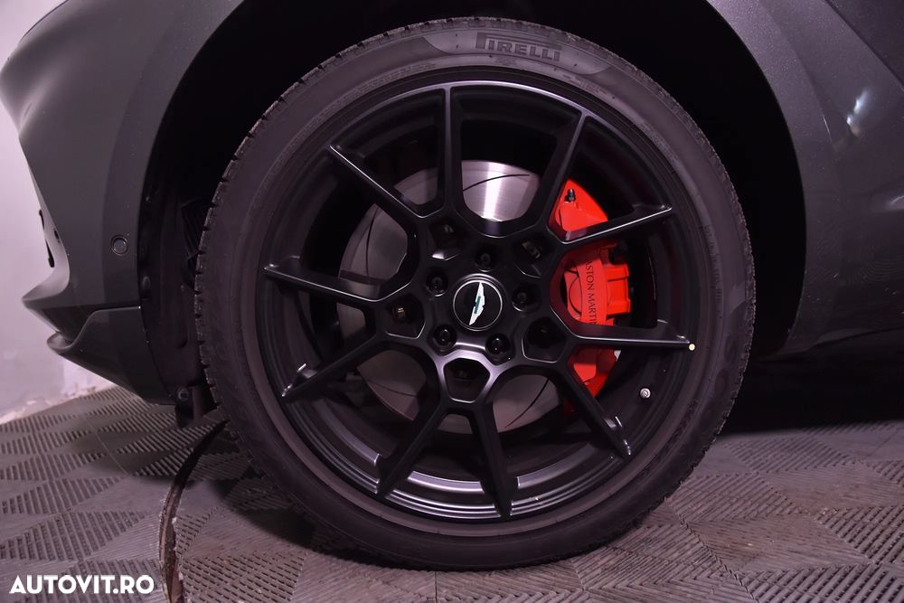 Aston Martin DBX - 13
