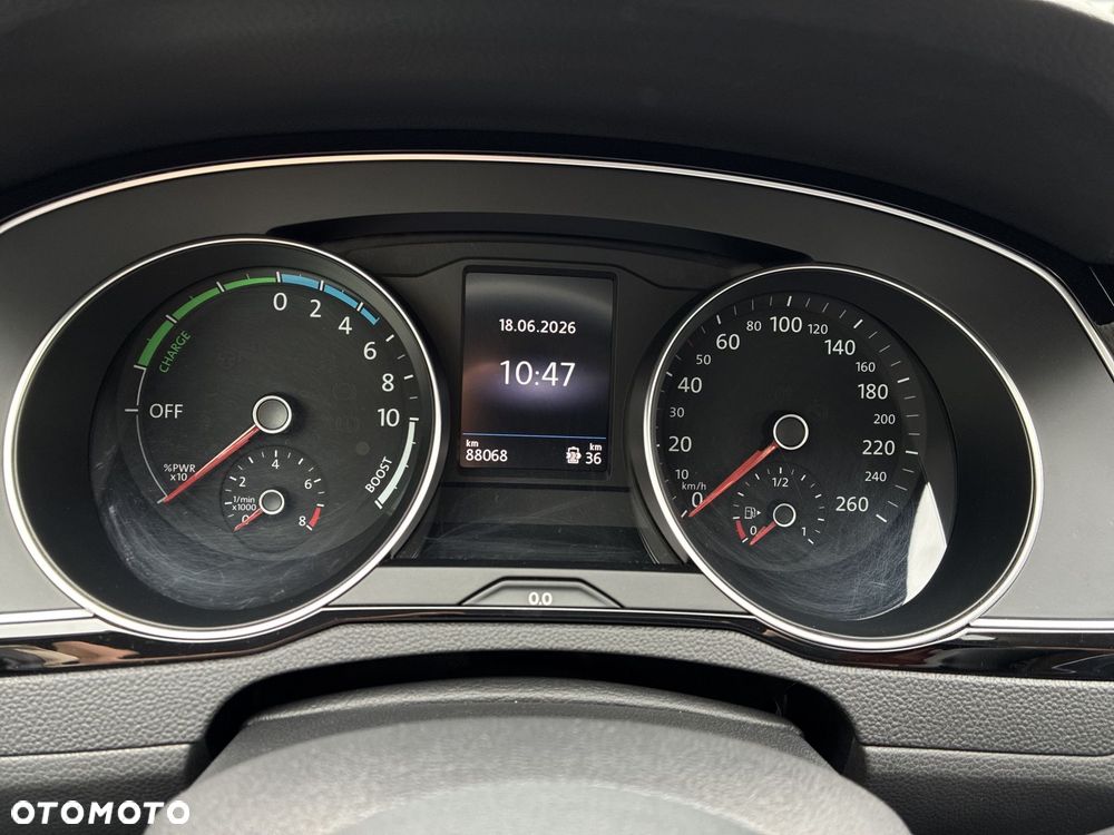 Volkswagen Passat - 20