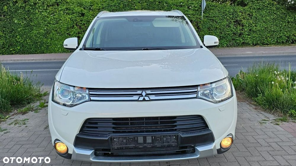 Mitsubishi Outlander Instyle NAVI + - 16