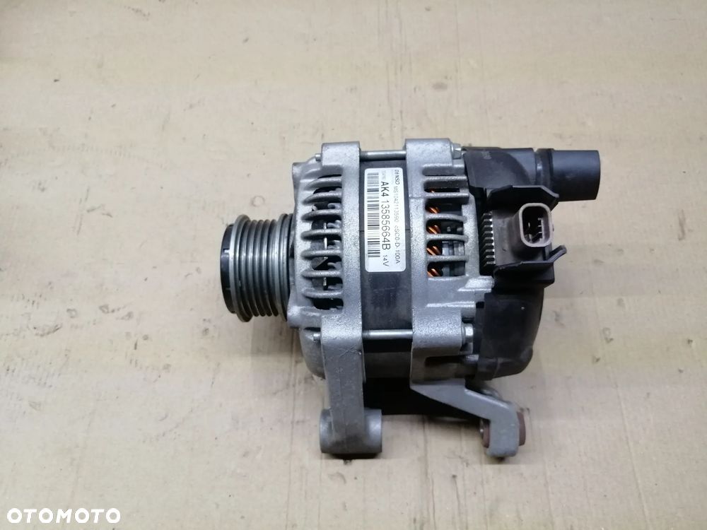 Opel Corsa E 1.4 alternator Denso 13585664B  MS 1042113590 - 1