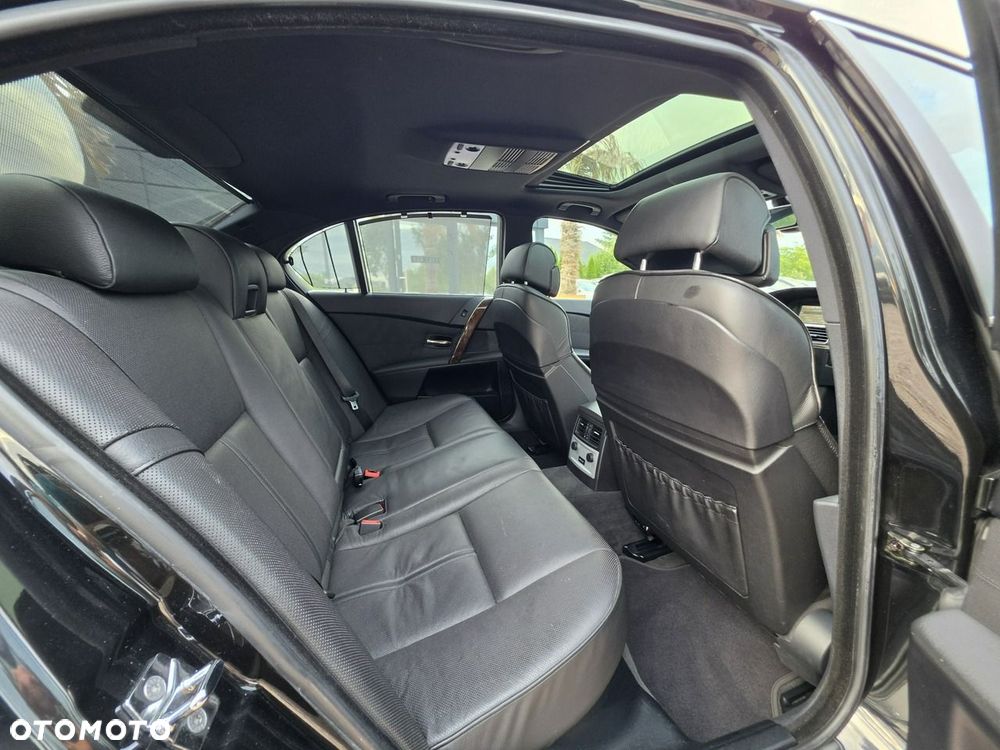 BMW Seria 5 550i - 34
