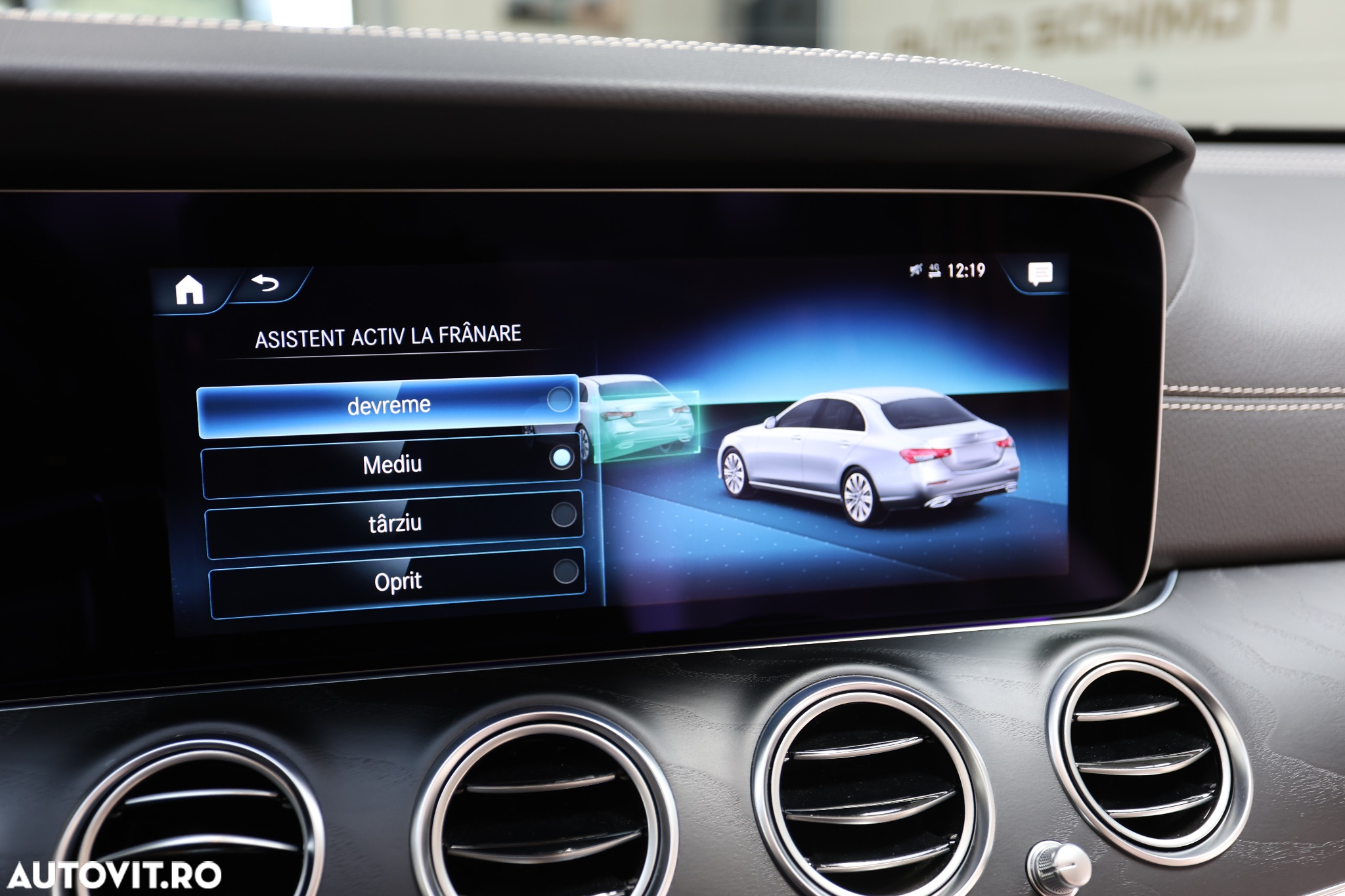 Mercedes-Benz E 300 d 4Matic 9G-TRONIC Exclusive - 32