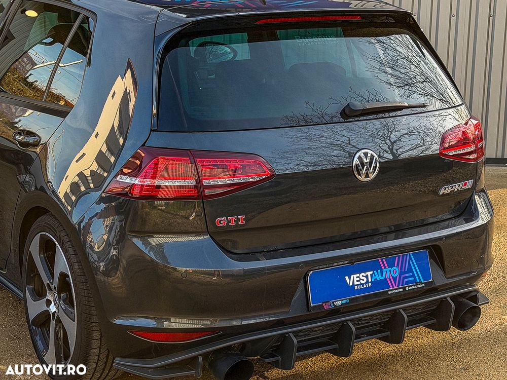 Volkswagen Golf - 37