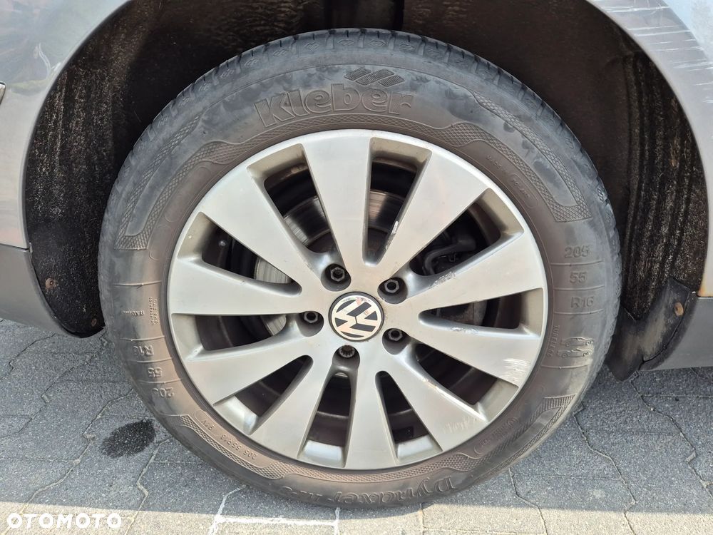 Volkswagen Passat 1.9 TDI DPF BlueMotion - 16