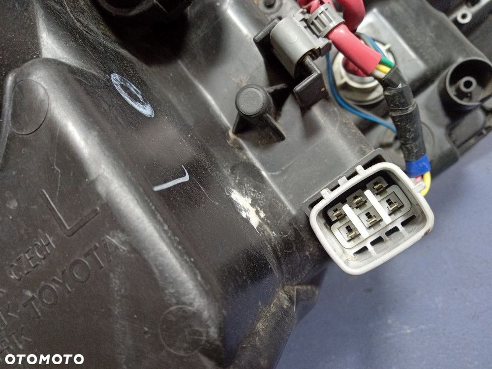 TOYOTA YARIS III LIFT REFLEKTOR LEWY LAMPA PRZEDNIA EU - 4