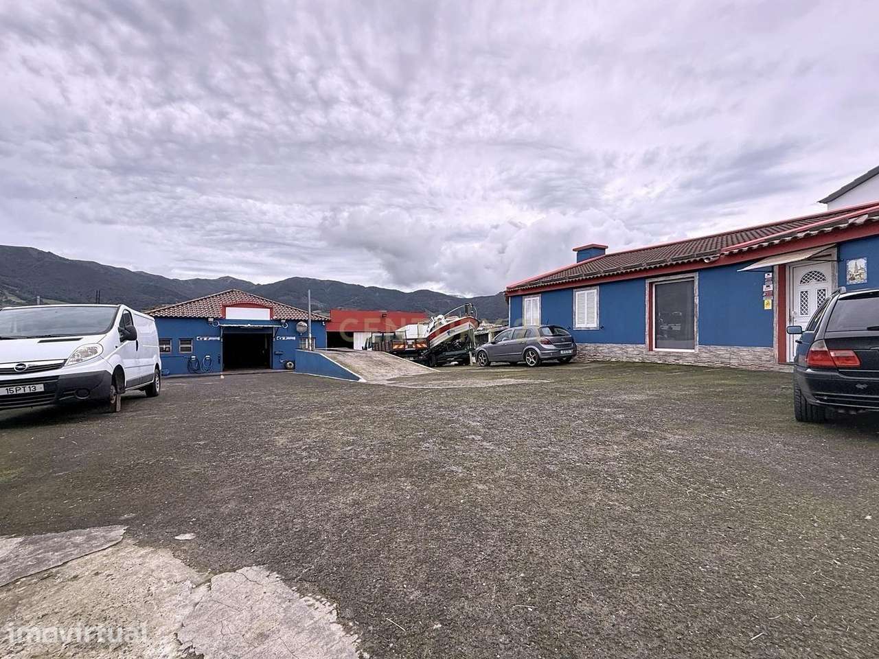 Zona Comercial com Oficinas e Moradia – Vista Mar e Serra na Lomba do - Grande imagem: 2/18