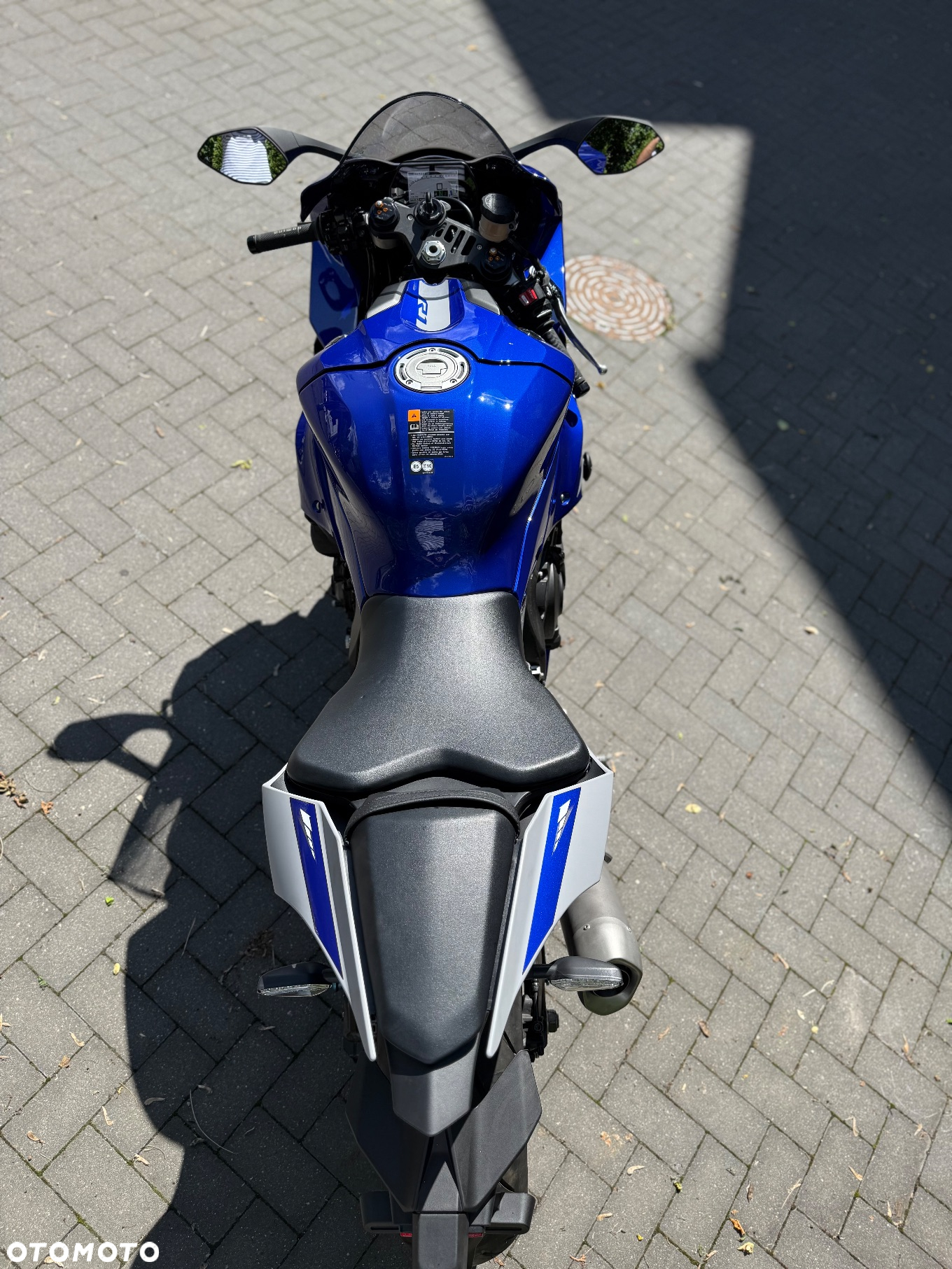 Yamaha R1 - 9