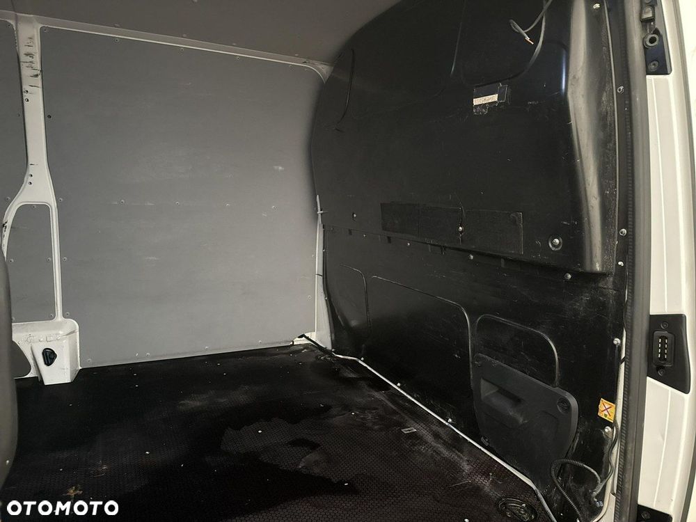 Volkswagen Transporter - 22