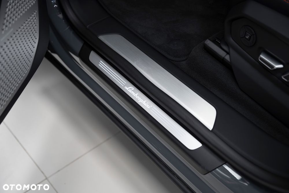 Lamborghini Urus - 26