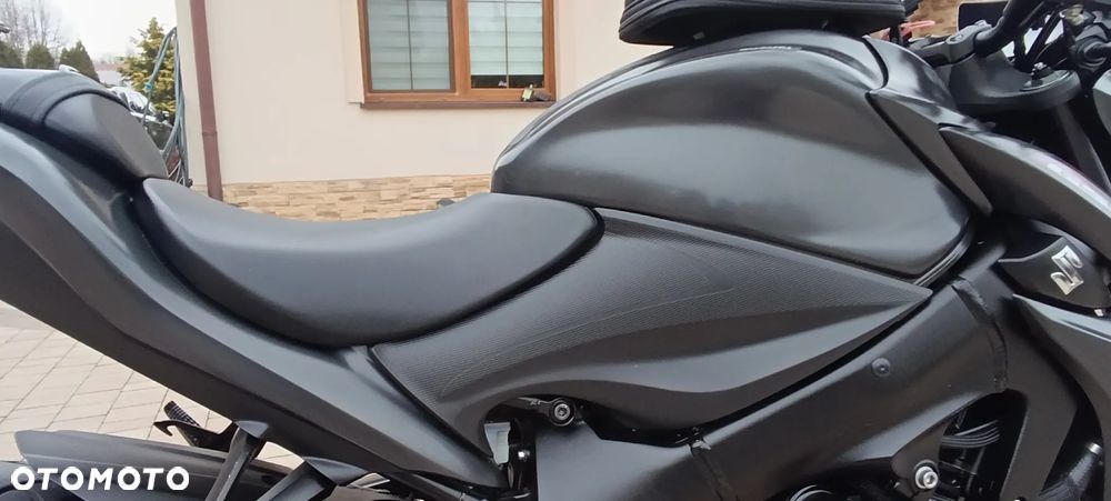 Suzuki GSX 1000 - 24