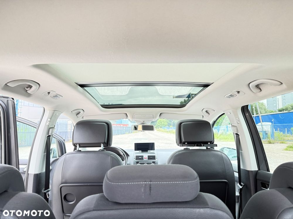 Volkswagen Touran 2.0 TDI DPF STYLE - 9