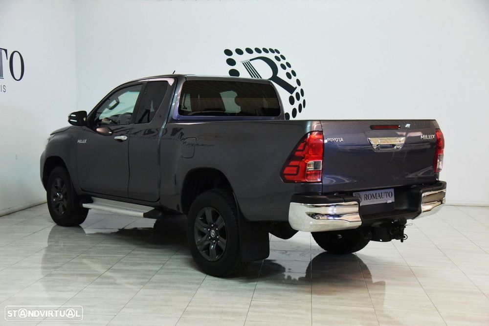 Toyota Hilux - 10