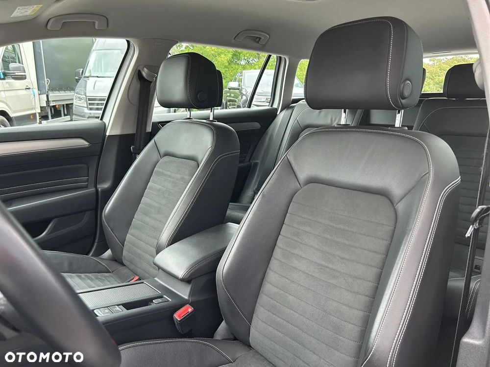 Volkswagen Passat Variant 2.0 TDI Elegance DSG - 9