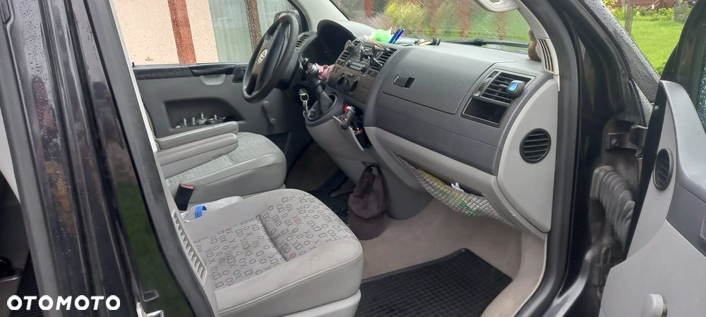 Volkswagen Caravelle - 6