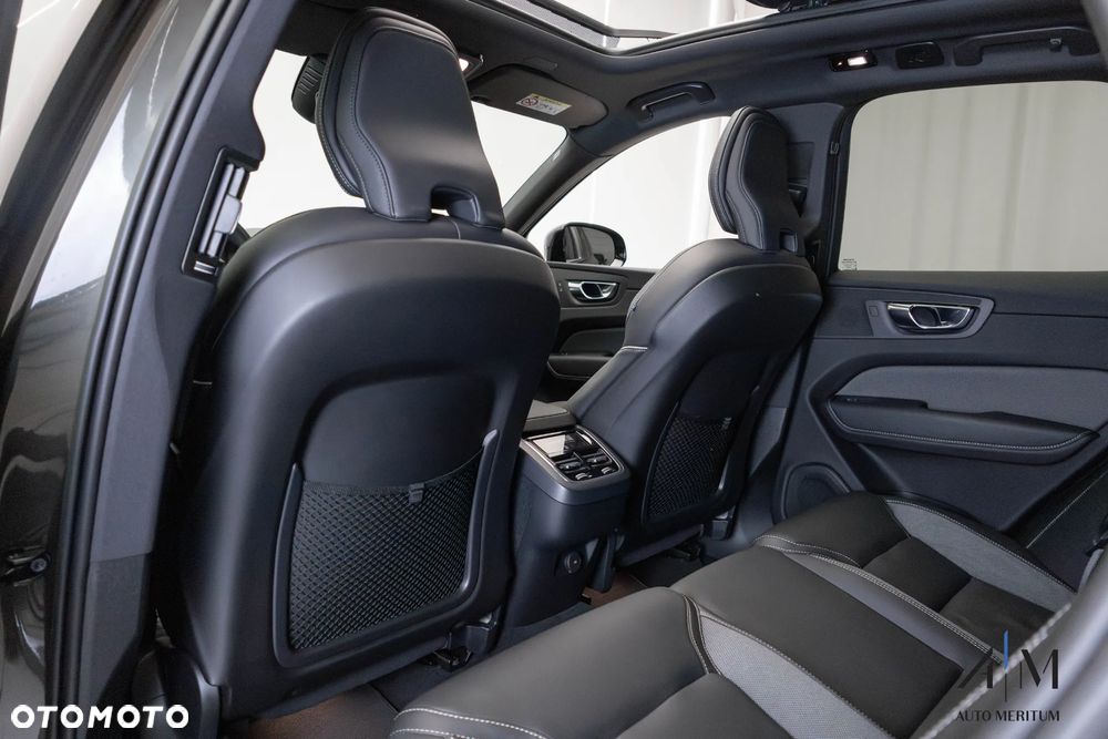 Volvo XC 60 B5 D AWD Ultimate Dark - 32