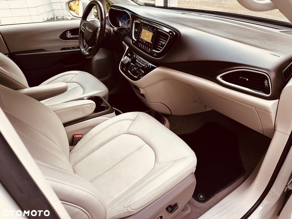 Chrysler Pacifica - 20