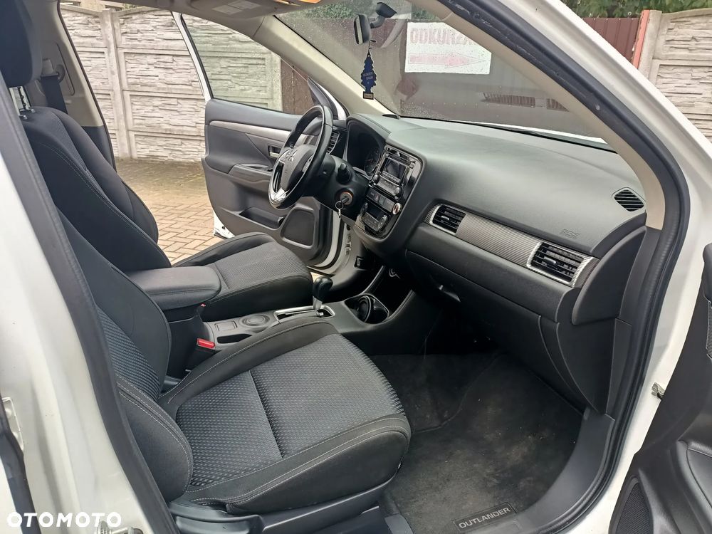 Mitsubishi Outlander - 11