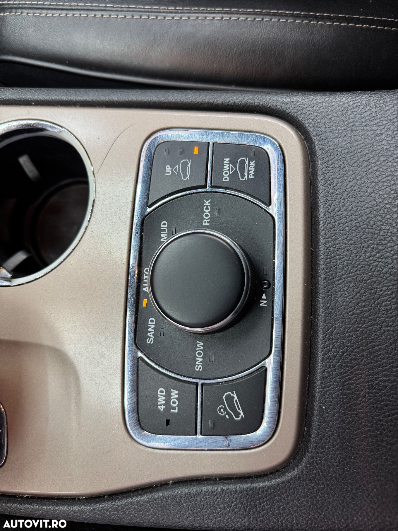 Jeep Grand Cherokee - 12