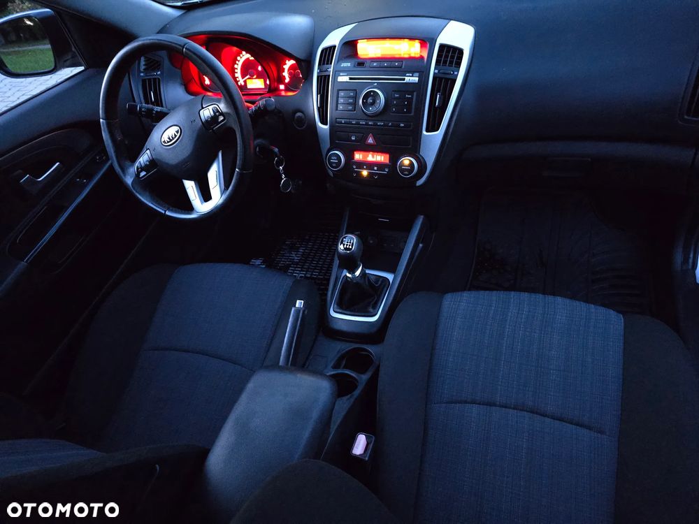 Kia Ceed - 10