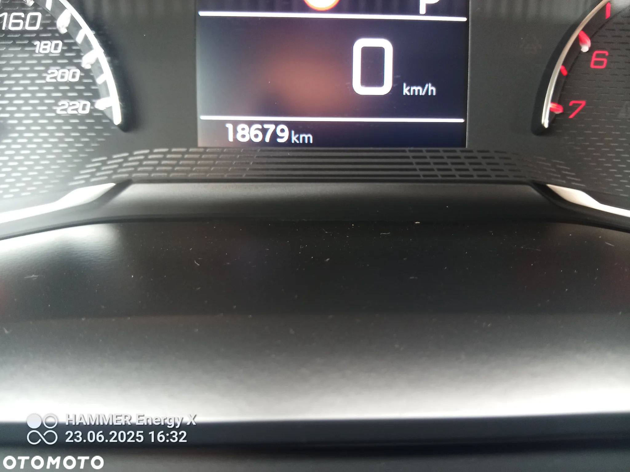 Peugeot 208 PureTech 100 EAT8 Active - 9