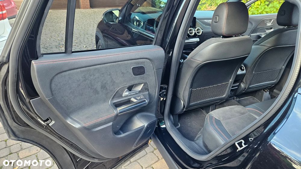 Mercedes-Benz GLA 250 4-Matic AMG Line - 33