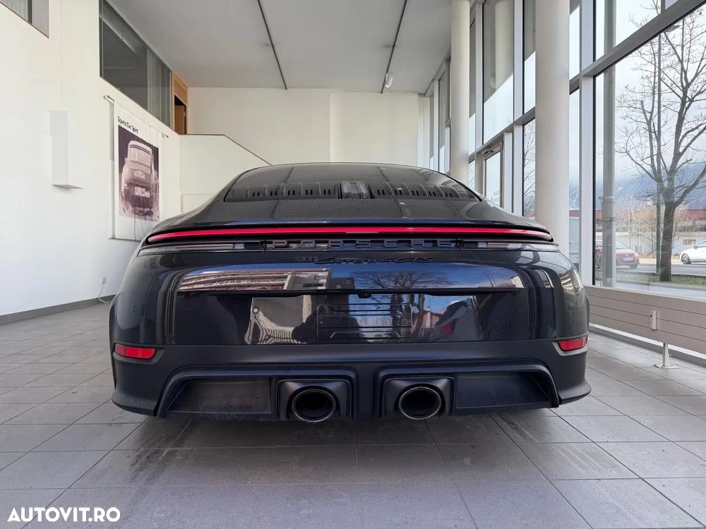 Porsche 911 Carrera 4 GTS PDK - 8