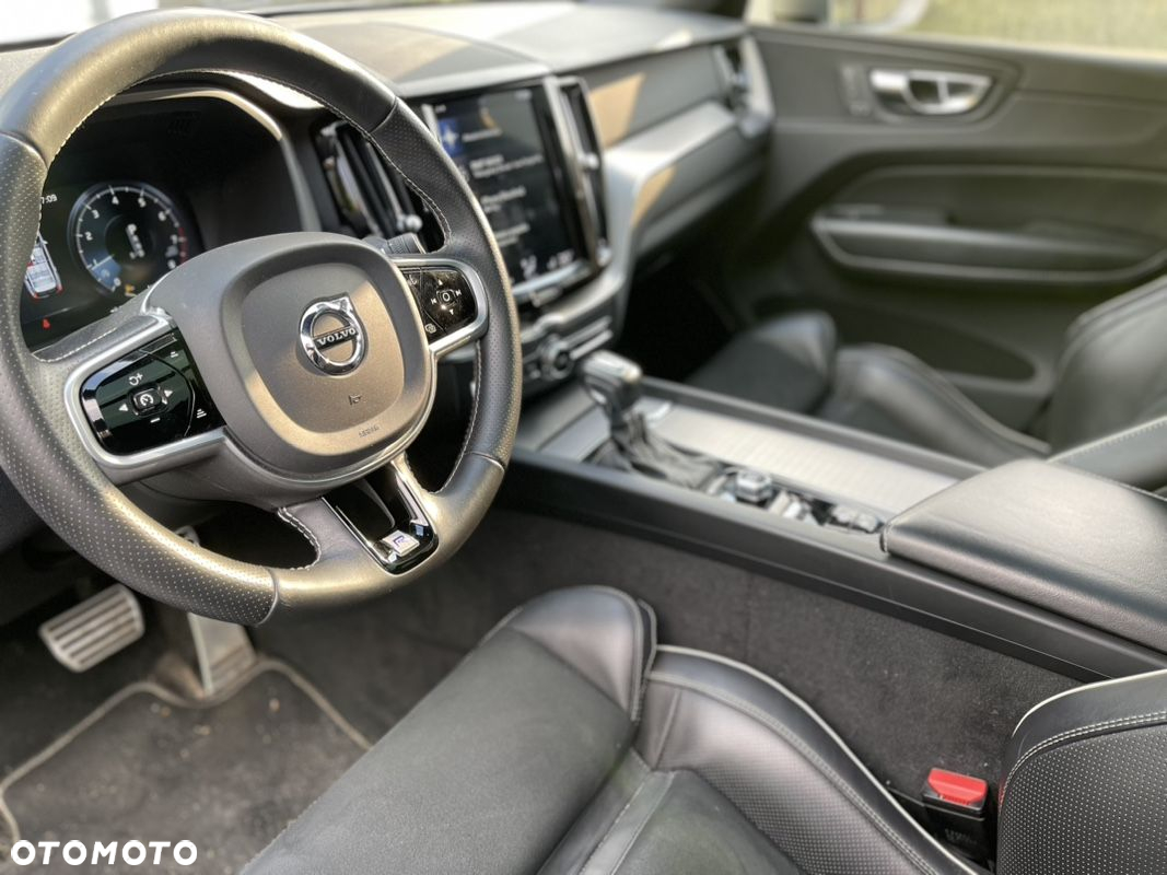 Volvo XC 60 T5 AWD R-Design - 6