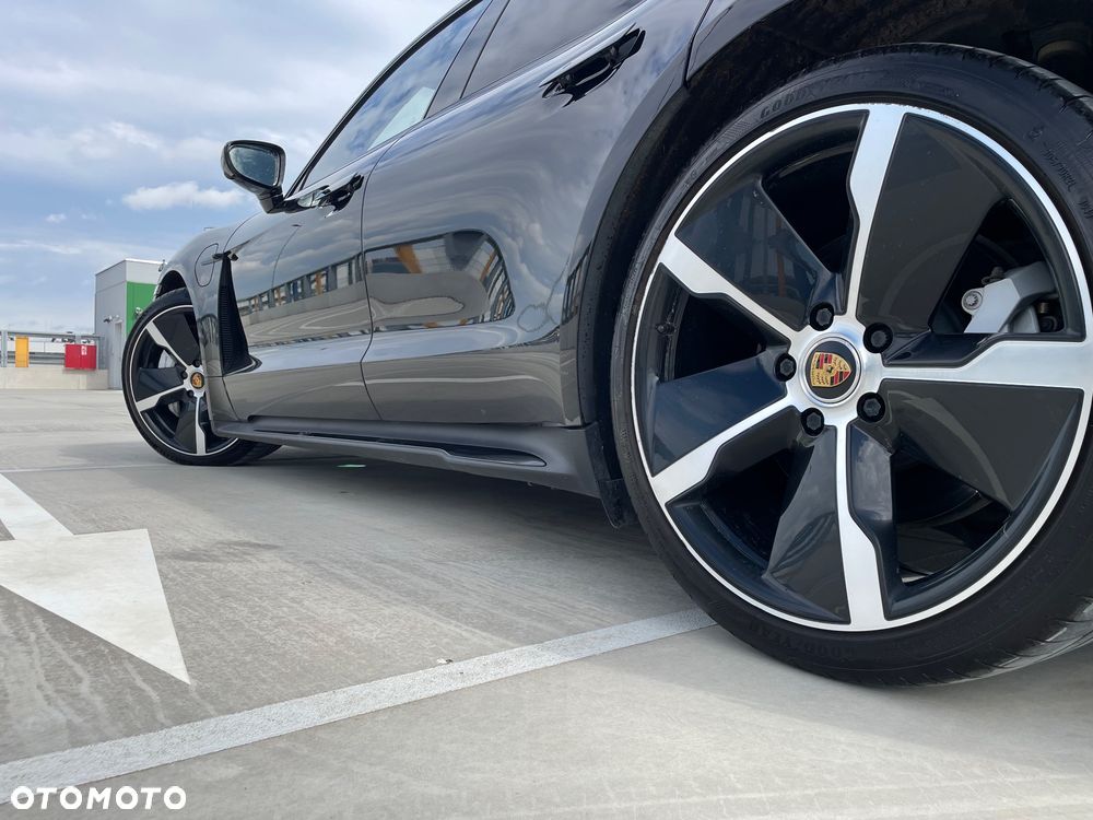 Porsche Taycan Turbo - 1