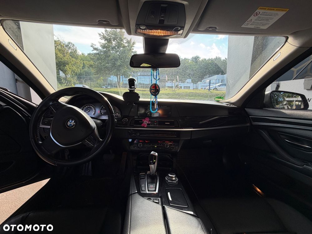 BMW Seria 5 525d xDrive - 7