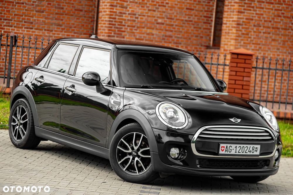 MINI Cooper Essential Trim - 1