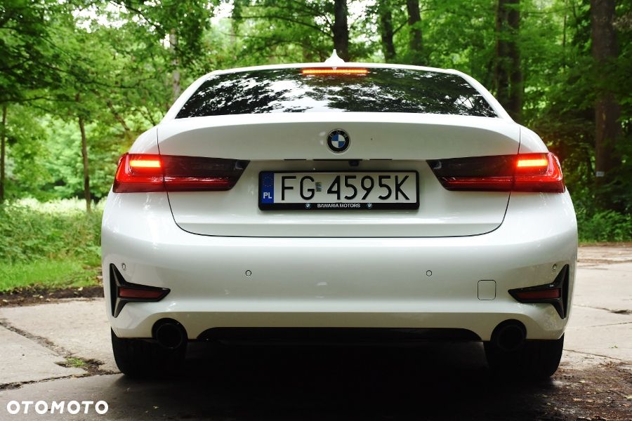 BMW Seria 3 320i - 8