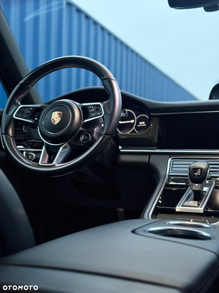 Porsche Panamera - 12