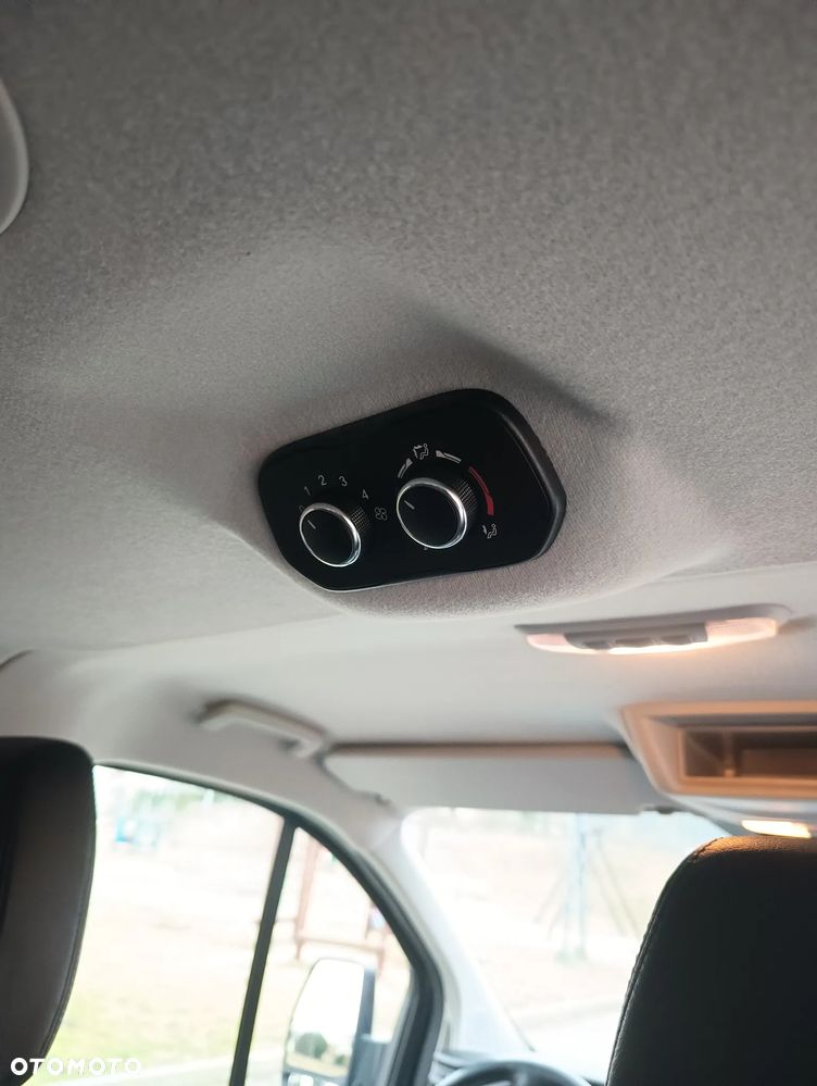 Ford Transit Custom 290 L2H1 Limited - 23