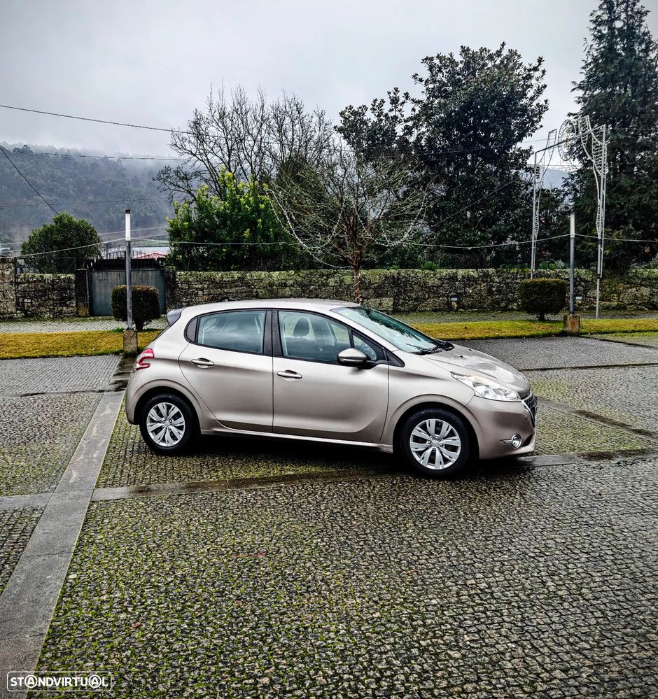 Peugeot 208 1.2 PureTech Signature EAT6 - 26