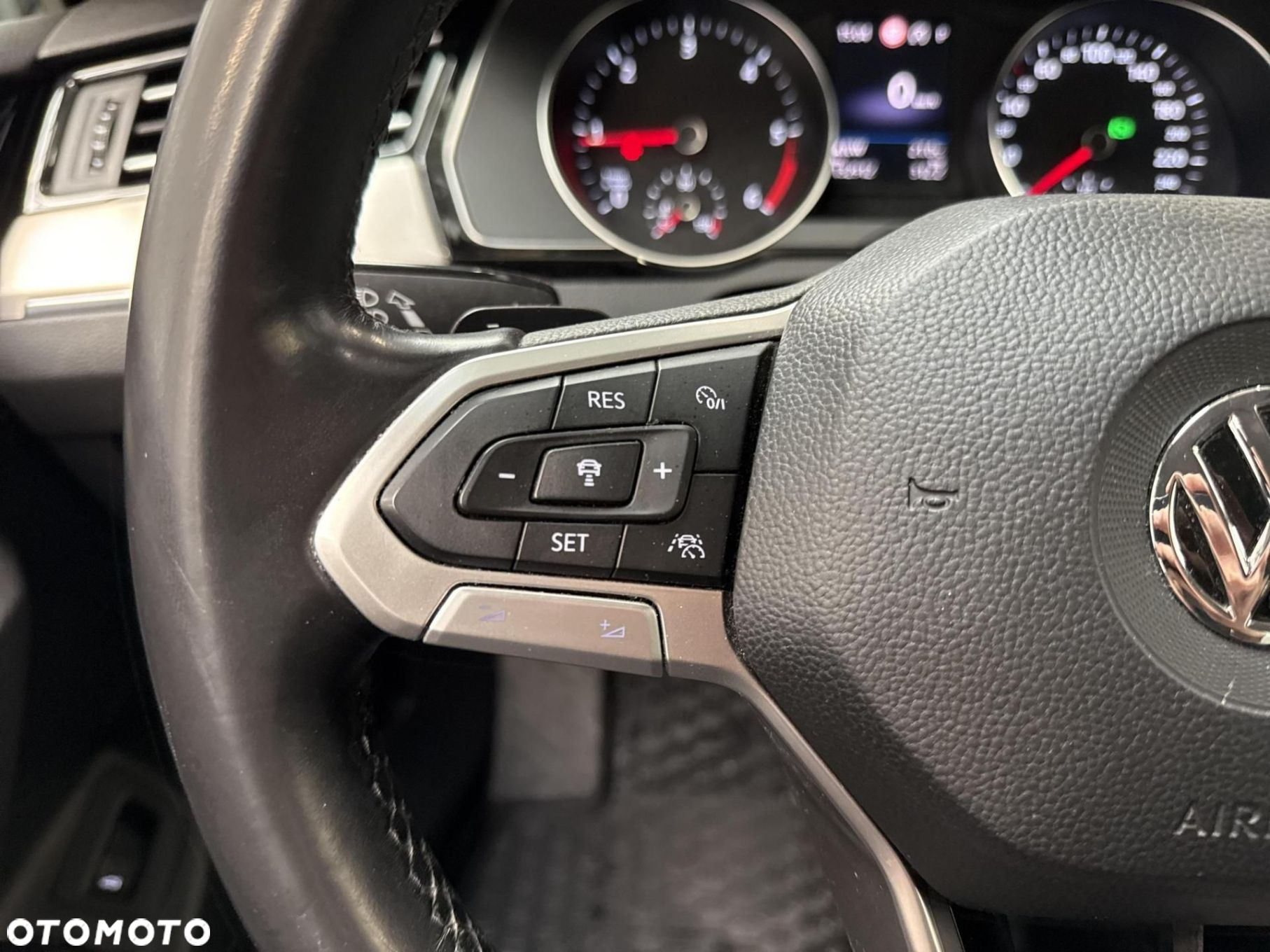 Volkswagen Passat - 15