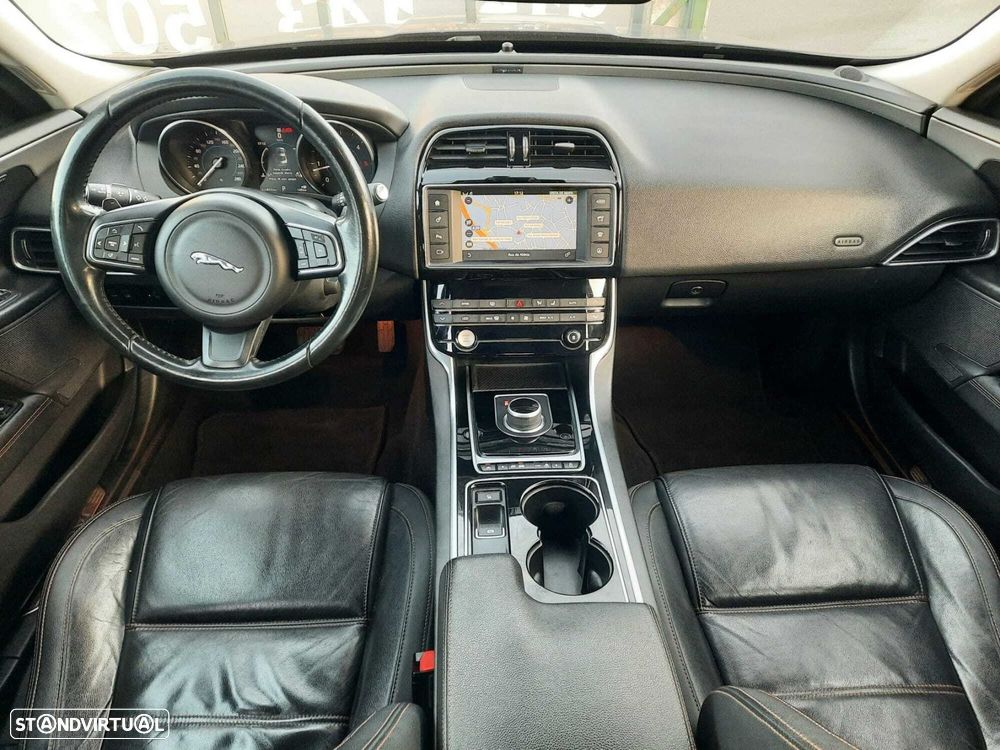 Jaguar XE 2.0 D Portfolio AWD Aut. - 10