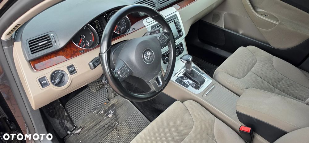 Volkswagen Passat 2.0 TDI Comfortline R-Style DSG - 16