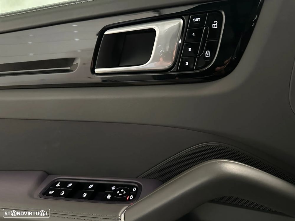 Porsche Cayenne Coupé E-Hybrid - 15