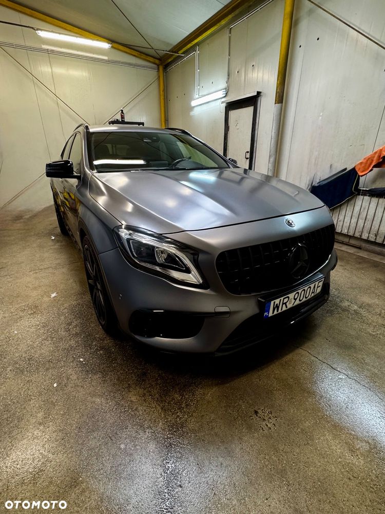 Mercedes-Benz GLA - 2