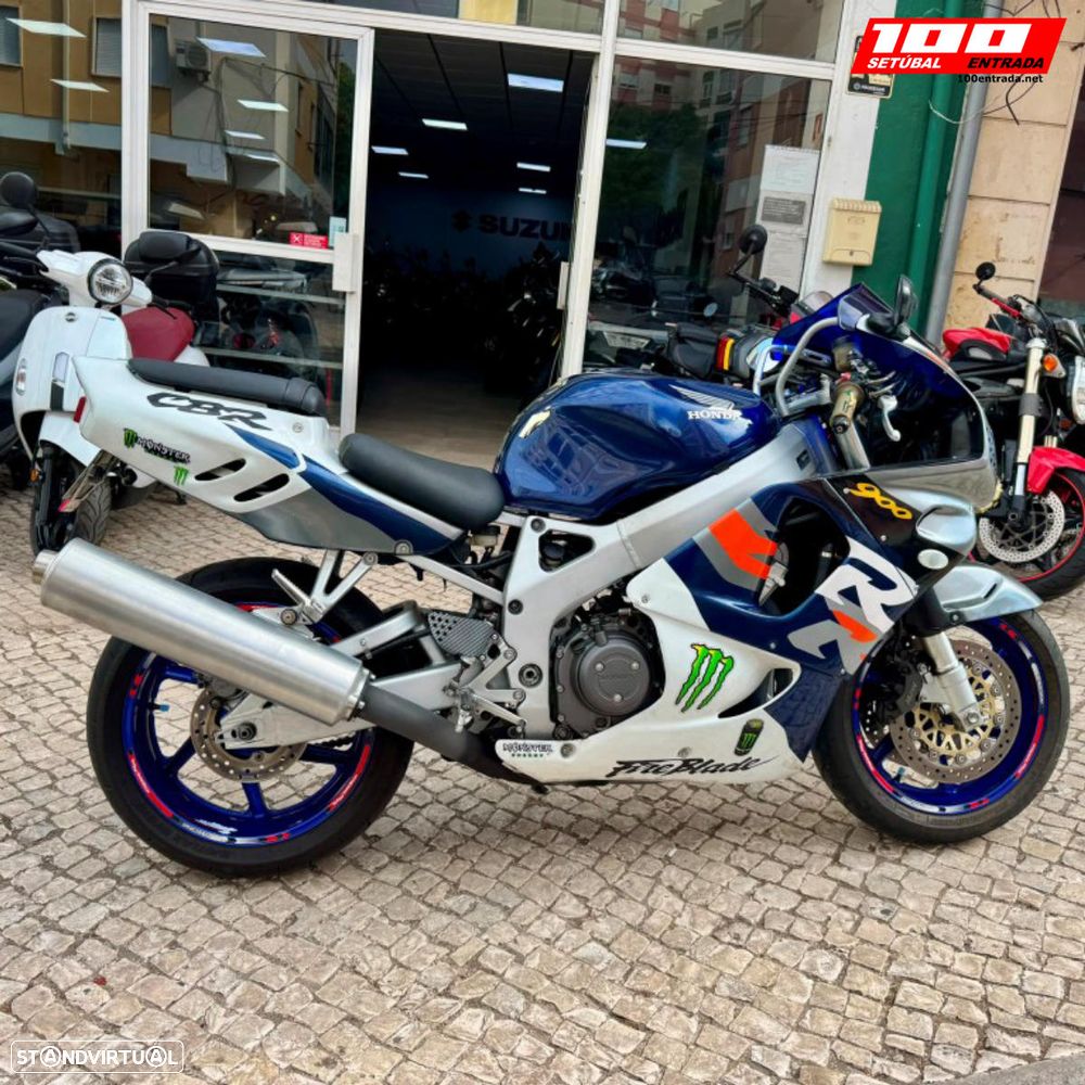 Honda CBR 900 RR - 12