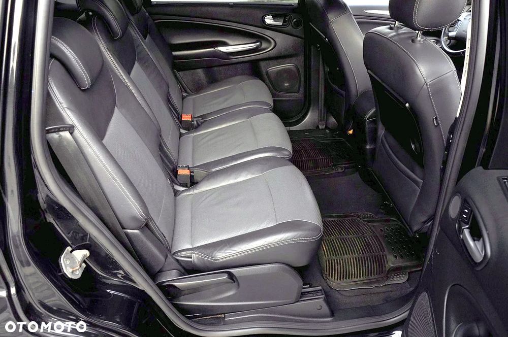 Ford S-Max - 13